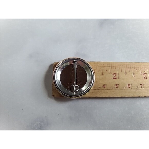 Bilbo Hobbitt Collectible Button - Picture 4 of 10